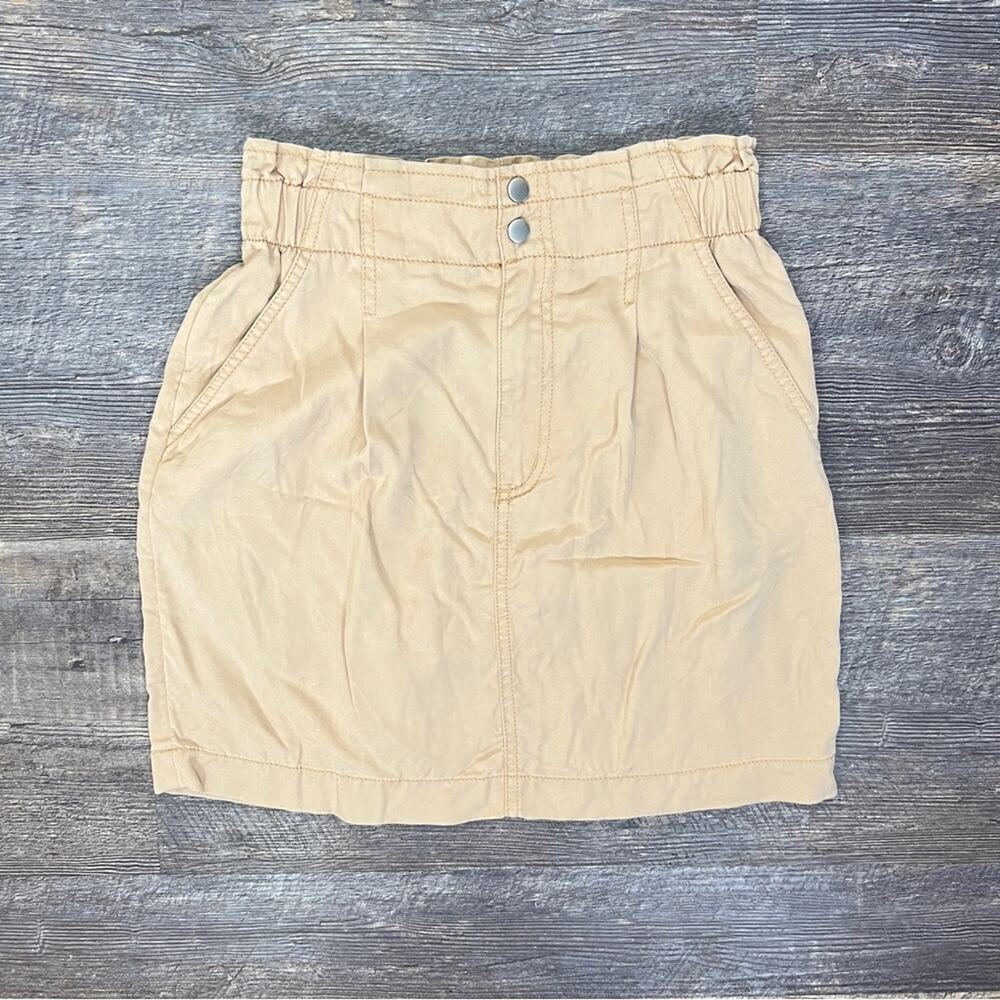 LOFT Tan Mini Skirt with Button Detail size 00P B186